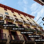 Balcones en la calle estafeta para ver el Encierro / Balconies in Estafeta Street to see the running bulls